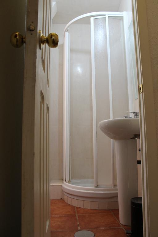 Hostal Graciela Madrid Exteriör bild