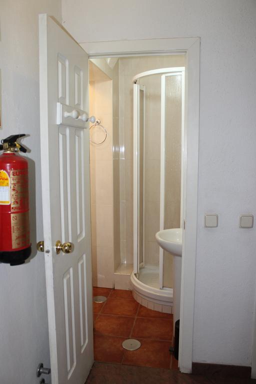 Hostal Graciela Madrid Exteriör bild