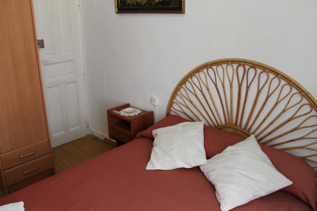 Hostal Graciela Madrid Exteriör bild