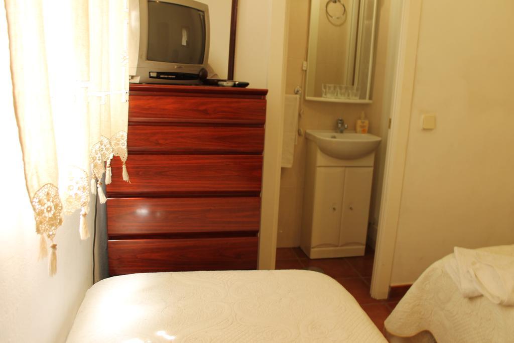 Hostal Graciela Madrid Exteriör bild